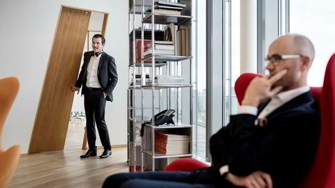 Investor Sindre Ertvaag (til venstre) og familieselskapet Camar går inn med millioner i eiendomssatsingen til Ole Morten Dreyer (sittende).