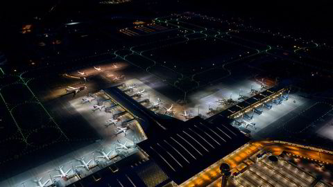 Oslo lufthavn Gardermoen 28 April 2020: Antall avganger på OSL er redusert med om lag 95 prosent som følge av koronasituajsonen som har gjort at over 60 fly var parkert på Gardermoen denne dagen.