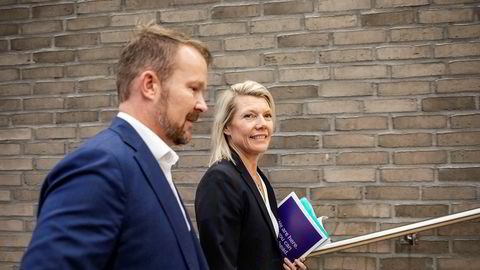 DNB-sjef Kjerstin Braathen har fått en alvorlig sak om mulig hvitvasking og korrupsjon i fanget etter at hun tok lederjobben i september i år. Her med kommunikasjonsdirektør Thomas Midteide under en resultatpresentasjon i Oslo i høst.