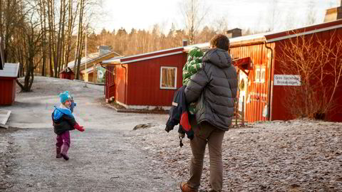 Danske fedre tar ut en større andel av foreldrepermisjonen enn før, men utviklingen går for sakte,