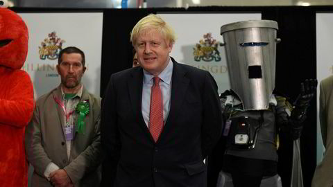 Boris Johnson beholder sitt sete i parlamentet. Bildet er tatt rett før resultatet ble kjent.