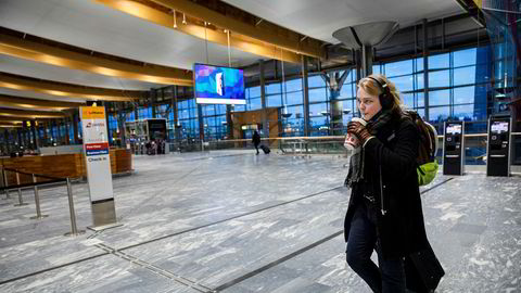 Nicholas Christiansen (19) studerer audiovisuelle medier på Høgskolen Innlandet på Lillehammer. Skolen er nå stengt og han er på vei hjem til Stavanger.