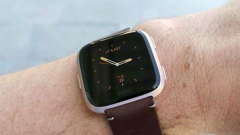 Fitbit Versa er en veldig god aktivitetsmåler og treningsklokke. Med noen fine remmer trenger man ikke skjemmes av å bruke den heller.