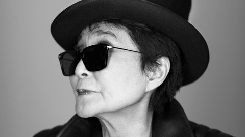 Kunstner for sin hatt. Da D2 møtte Yoko Ono i Berlin i desember 2012, spurte fotografen pent om hun ikke kunne ta av seg solbrillene. Svaret var et klart og tydelig «nei».