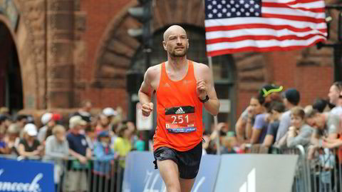 Rødsprengt. Og på en rosa sky. Jann Post ble første nordmann i mål i New York Maraton i 2017. Her fra Boston maraton samme år, der han også ble beste nordmann.