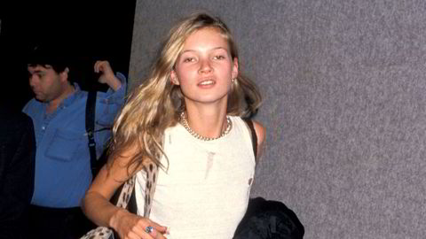 Ankomst. En 20 år gammel Kate Moss i 1994, på flyplassen i Los Angeles. Med beskjedne 170 centimeter og sin spinkle kropp, var Moss var den første supermodellen til å ikke se ut som en supermodell.