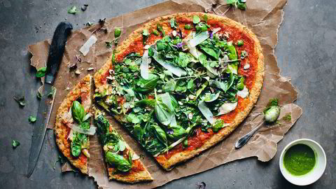 Grønn pizza og ristet blomkålsalat er bare noe av det et blomkålhode kan brukes til. Se oppskrifter nederst i saken. Foto: David Frenkiel Foto: David Frenkiel