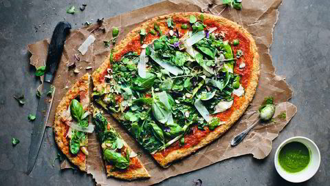 Grønn pizza og ristet blomkålsalat er bare noe av det et blomkålhode kan brukes til. Se oppskrifter nederst i saken. Foto: David Frenkiel Foto: David Frenkiel