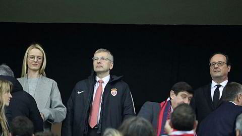 Den russiske oligarken Dimitrij Rybolovlev på Monaco-kamp tidligere i år. Rybolovlev er president i fotballklubben. Til høyre Frankrikes tidligere president François Hollande.