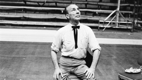 Mr. B. George Balanchine anses som en av 1900-tallets fremste koreografer, og som grunnleggeren av amerikansk ballett. Nå foreligger en ny biografi om ballettmesteren.