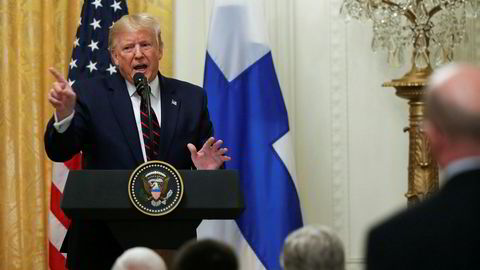 Ost fra nær sagt hele Europa og fransk vin er blant varene som fra 18. oktober pålegges straffetoll ved import til USA. Her er Donald Trump avbildet på en pressekonferanse han holdt sammen med Finlands president Sauli Niinisto onsdag 2. oktober.
