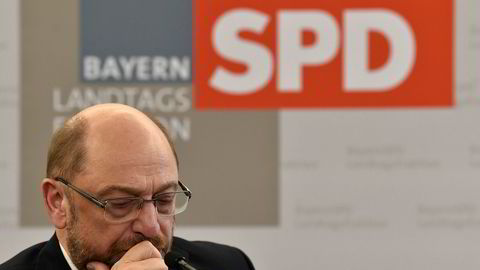 SPD og partileder Martin Schulz skal søndag stemme over hvorvidt de ønsker å innlede formelle regjeringsforhandlinger med Merkels CDU og søsterpartiet CSU. Foto: AP / NTB scanpix / CHRISTOF STACHE