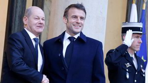 President Emmanuel Macron mottar forbundskansler Olaf Scholz (til venstre) i Paris i forrige uke.