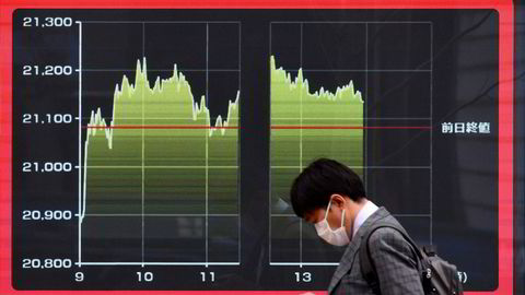 Nikkei-indeksen i Tokyo faller over én prosent onsdag morgen norsk tid.