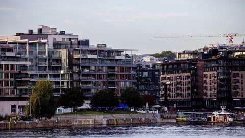 Verdiene på de mest attraktive kontoreiendommene i Oslo på Vika/Aker Brygge har falt med nesten en fjerdedel, skriver Sara Midtgaard.