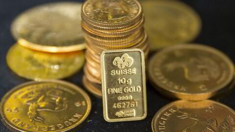 Prisen for en unse gull nærmer seg 2500 dollar – en ny rekord. Prisen på kryptovalutaen, som enkelte beskriver som «digital gull» er på vei opp etter en korreksjon i juni. De siste 10 dagene har bitcoin-prisen steget med 18 prosent og ligger på nesten 66.000 dollar onsdag morgen.