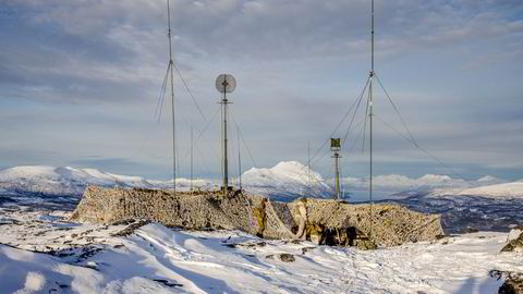 Kommunikasjonssystmet Hermod gir taktiske enheter og kampplattformer i Forsvaret evnen til raskt å etablere sikre, autonome nettverk i felt. Her er soldater i Sambandsbataljonen på en øvelse på Andsfjellet like ved Bardufoss i slutten av oktober.