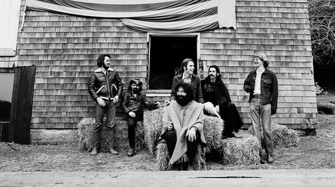 Grateful Dead i 1970, i tiden rundt innspillingen av klassikeren «American Beauty». Fra venstre: Bill Kreuzmann, Ron «Pigpen» McKernan, Jerry Garcia (foran), Bob Weir, Mickey Hart og Phil Lesh.