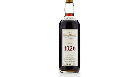 Macallan fra 1926, en av 40 flasker tappet i 1986, holder fortsatt verdensrekorden. En flaske ble solgt får nyttår for 1,2 millioner pund, eller vel 15 millioner kroner hos Sotheby's.