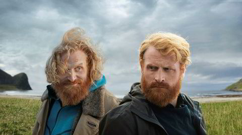 Strålende vakre omgivelser er rammen for et mørkt og helstøpt drama der et uaktsomt drap får ualminnelige konsekvenser. NRKs dramaserie «Twin» er spilt inn i Lofoten. Kristofer Hivju i begge rollene.