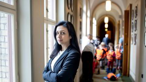 Aps nestleder Hadia Tajik er ikke fornøyd med hvordan Statsministerens kontor har håndtert regjeringsadvokat Fredrik Sejersted og statsråd Torbjørn Røe Isaksens deltagelse på Nicolai Tangens luksusseminar i fjor.