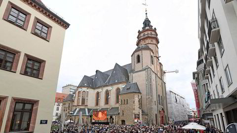 Folk samlet seg rundt Nikolaikirche i østtyske Leipzig sist måned får å markere 30-årsdagen for protestene mot DDR-regimet. Leipzig er i dag pusset opp og er en populær by å besøke både for utenlandske og tyske turister.