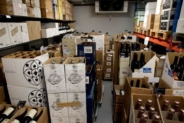 Akkurat nå er Vinmonopolets lager fulle av viner som skal ut i butikk i morgen tidlig.