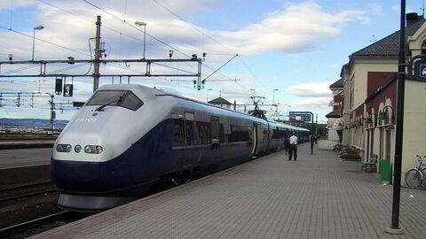Hvis vi er heldige, kommer vi til Hamar før 2030. Bare Gud vet når vi når Fredrikstad eller byene lenger ut, skriver Erik Solheim om Intercity-utbyggingen.