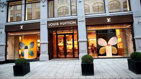 Nedre Slottsgate i Oslo er full av eksklusive butikker, blant annet franske Louis Vuitton.