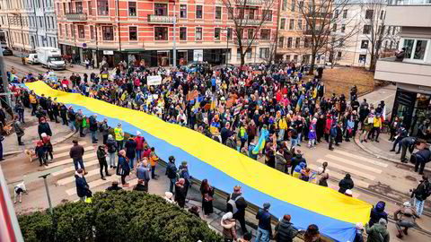 Markering til støtte for Ukraina ved den russiske ambassaden i Oslo sist lørdag.