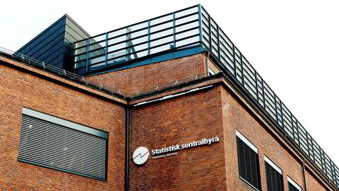Når utvalget samtidig understreker at SSBs forskere og analytikere ikke skal ha fortrinn når det gjelder tilgang til statistikk, blir det mer uklart hva argumentet for å beholde en egen forskningsvirksomhet består i.