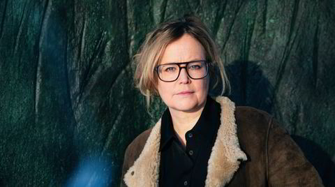 Sara Johnsen er best kjent som regissør og manusforfatter, med filmer som «Upperdog» (2009) og tv-serien «22. juli» (2020) på cv-en, men hun har også skrevet tre skjønnlitterære bøker.