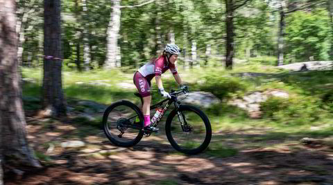 Hardhaus. Multitalentet Helene Fossesholm elsker hardøkter og er ikke fremmed for skikkelig «all out»-trening. For å bli bedre må man tåle å ha det litt vondt, mener hun.