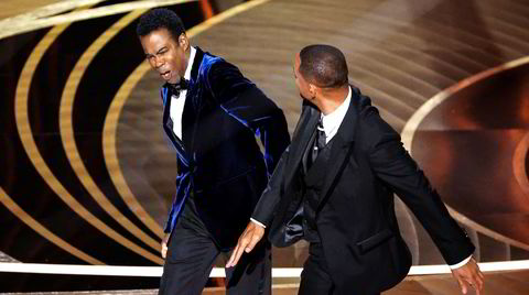 Will Smith gikk opp på scenen og slo til Chris Rock under Oscar-utdelingen forrige helg etter at programlederen dro en drøy spøk om Smiths kone.