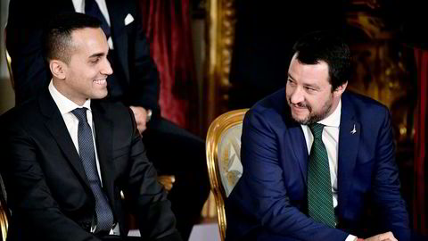 Luigi Di Maio (31, til venstre), innenriksminister og lederen for den italienske Femstjernersbevegelsen, og Matteo Salvini (45), industri- og arbeidsminister fra det høyrenasjonale partiet Ligaen ønsker ikke å stramme inn på pensjonsordningene.