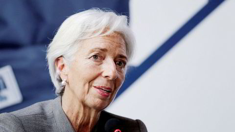 IMFs toppsjef Christine Lagarde advarer mot å avskrive digitale valutaer. Pengeoverføringer kan skje raskt og billig – på tvers av landegrensene – i løpet av timer og ikke dager. Hun mener myndigheter og finansinstitusjoner må bygge opp mer kompetanse.