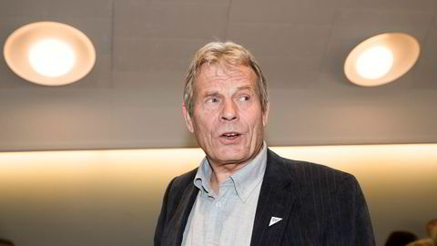 Stortingsrepresentant Arne Nævra (SV) reagerer sammen med mange fra opposisjonen på at Jernbanedirektoratet vil utsette togutbyggingen på Østlandet
