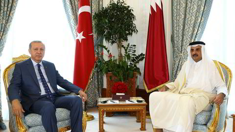 Mens to av Tyrkias statsråder er i samtaler med EU har landets president Recep Tayyip Erdogan startet sitt offisielle besøk i Qatar. Foto: AFP PHOTO / TURKISH PRESIDENTIAL PRESS SERVICE / Handout