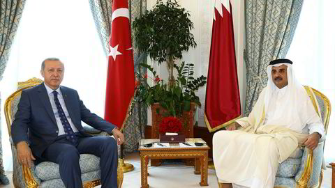 Mens to av Tyrkias statsråder er i samtaler med EU har landets president Recep Tayyip Erdogan startet sitt offisielle besøk i Qatar. Foto: AFP PHOTO / TURKISH PRESIDENTIAL PRESS SERVICE / Handout