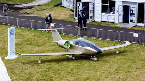 Airbus demonstrerer el-flyet E-Fan ved Farnborough Airshow i 2016.