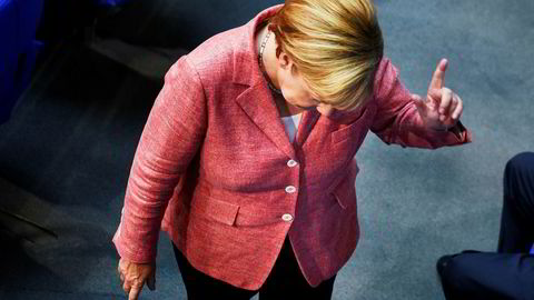 Tysklands forbundskansler Angela Merkel raser ned fra førsteplassen over de mest populære politikerne.
