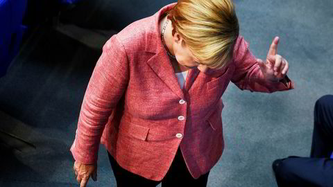 Tysklands forbundskansler Angela Merkel raser ned fra førsteplassen over de mest populære politikerne.