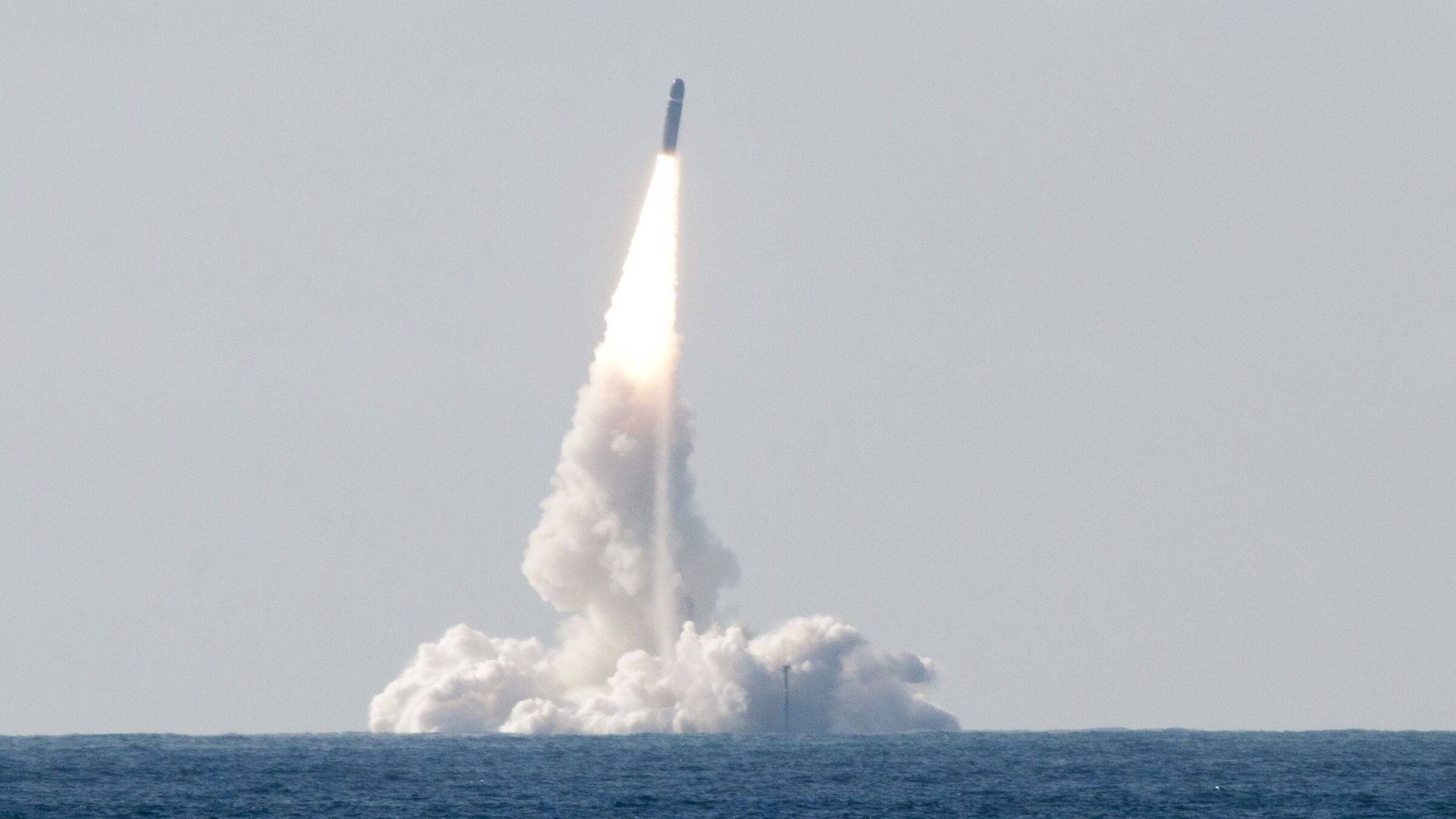 Banker med u-sving: Letter på krav om våpenaksjer