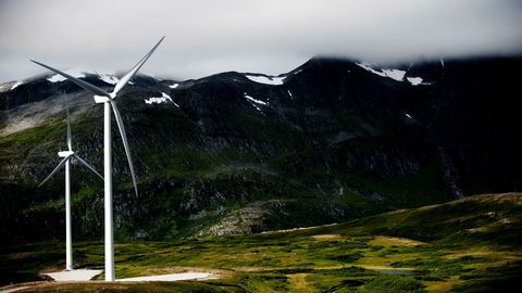 Noreg kan bli verdsleiande på havvindkraft, som godt planlagd kan gje langt mindre miljøskade enn vindkraft på land, sier forfatterne. Her fra Fakken Vindpark på Vannøya i Troms.