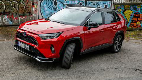 Toyota RAV4 plugin hybrid har en rekkevidde på 75 kilometer, og er en av de ladbare hybridene som får fullt vektfradrag.