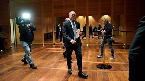 Påtroppende oljefondssjef Nicolai Tangen annonserte mandag kveld at han selger eierandelene i eget hedgefond slik at det ikke kan stilles spørsmål om mulige interessekonflikter.