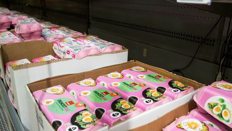 Forbruket av egg per innbygger har siden 2005 økt med 25 prosent. Nå vil Landbruks- og matdepartementet sette en stopper for konkurransen i storkundemarkedet for egg, mener artikkelforfatterne.