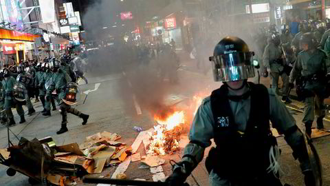 Opprørspoliti og demonstranter i Hongkong har de siste månedene barket sammen jevnlig.