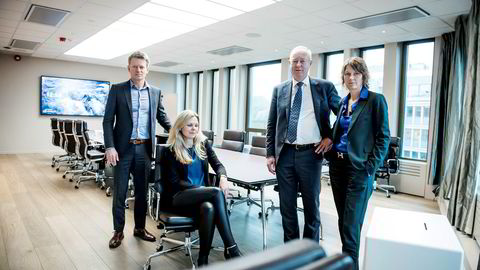 Når konkursen er en realitet, er det disse som rykker inn. Bostyrerne skal håndtere milliardverdier og over tusen ansatte mens de konkursrammede selskapene står på hodet. Fra venstre: Thomas Piro, Ingrid E.S. Tronshaug, Tom Hugo Ottesen og Stine Snertingdalen i Kvale advokatfirma.