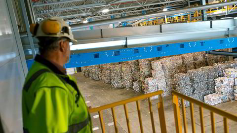 På ettersorteringsanlegget Ivar på Forus litt utenfor Stavanger omgjøres plastavfall til materiale som kan brukes til å produsere nye produkter.